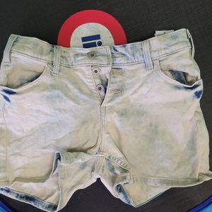 Mid Rise acid Wash denim shorts